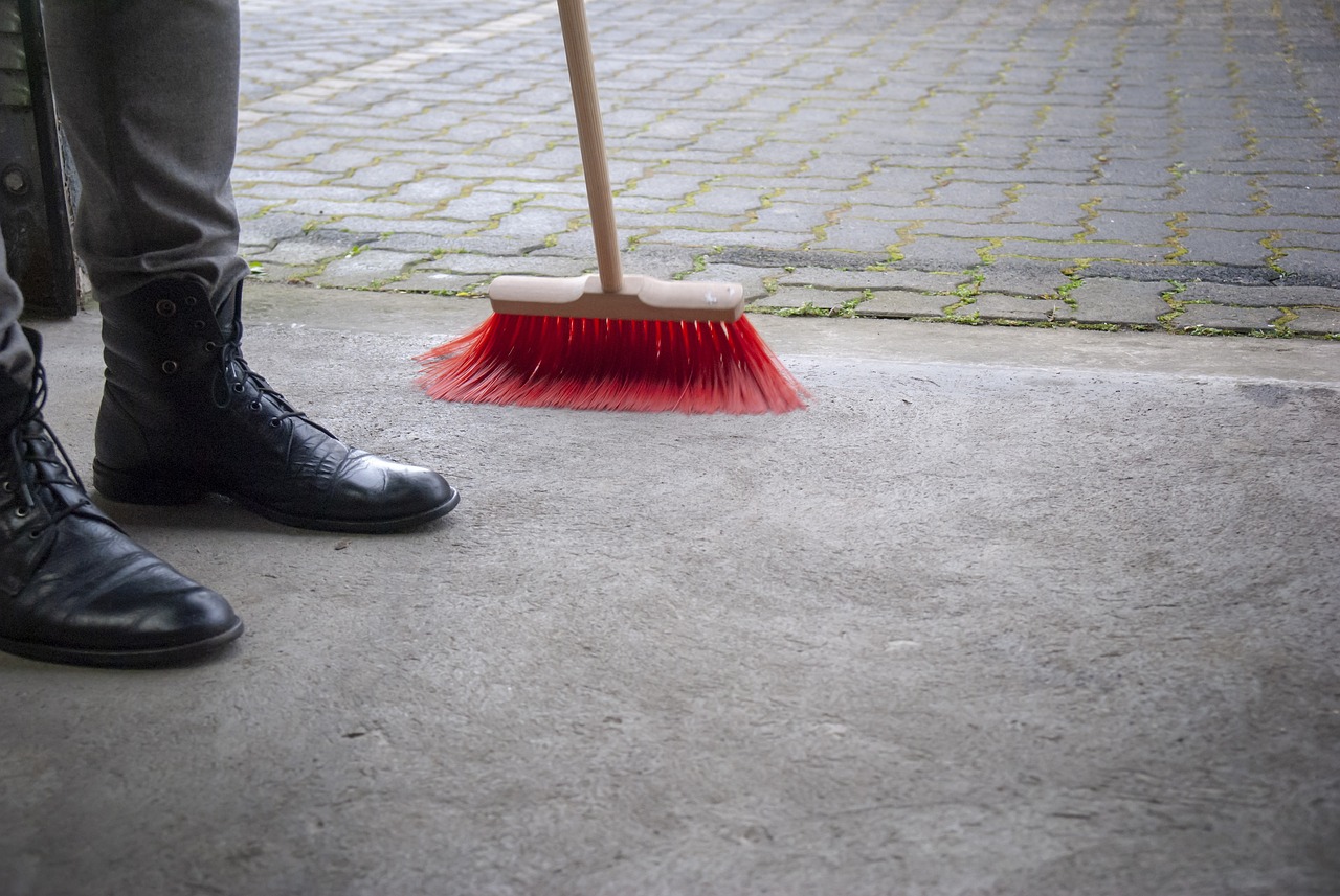 sweeping-3405224_1280